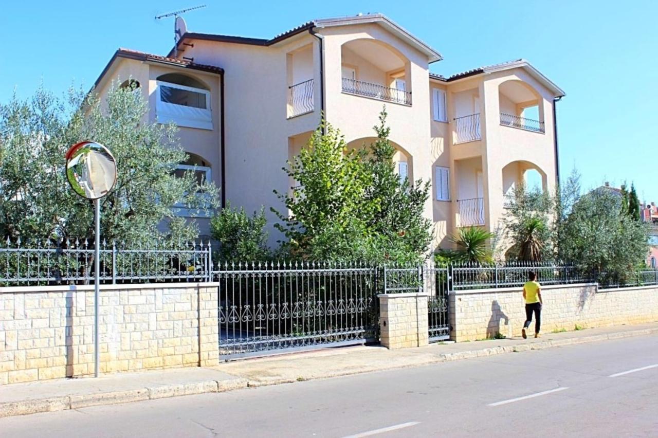 Ferienwohnung House Laura 200M From The Beach And The Center Poreč Exterior foto
