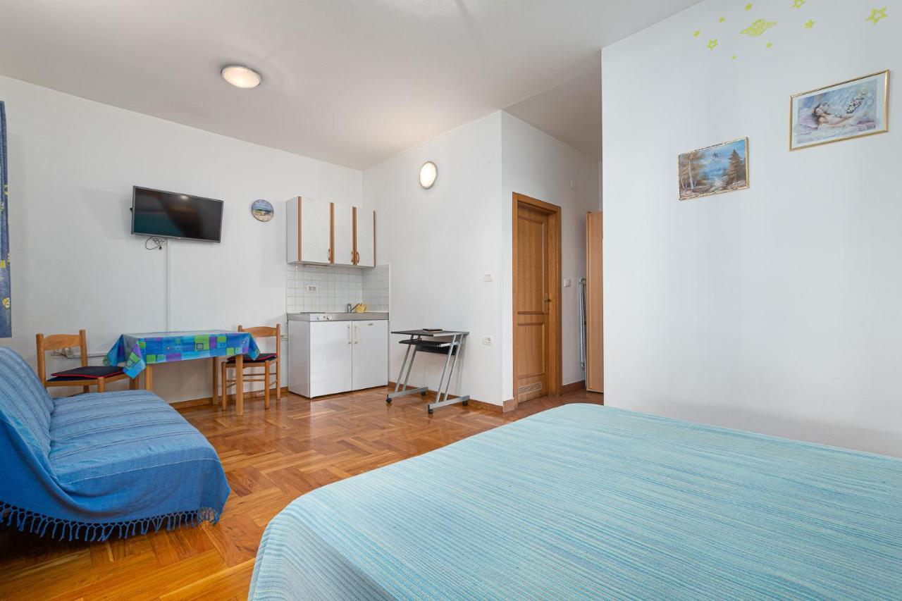 Ferienwohnung House Laura 200M From The Beach And The Center Poreč Exterior foto